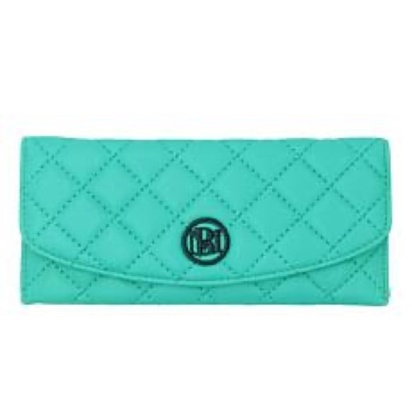 Badgley Mischka Handbags - 🖤Badgley Mischka Mint Green DIAMOND‎ QUILTING COVER Long Wallet | NEW/NWT!! 🖤